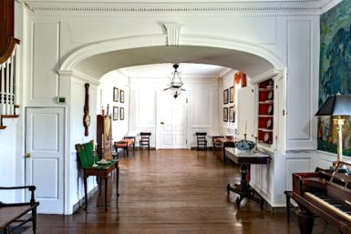 Entrance hallway looking north, photo by Jeff Klee